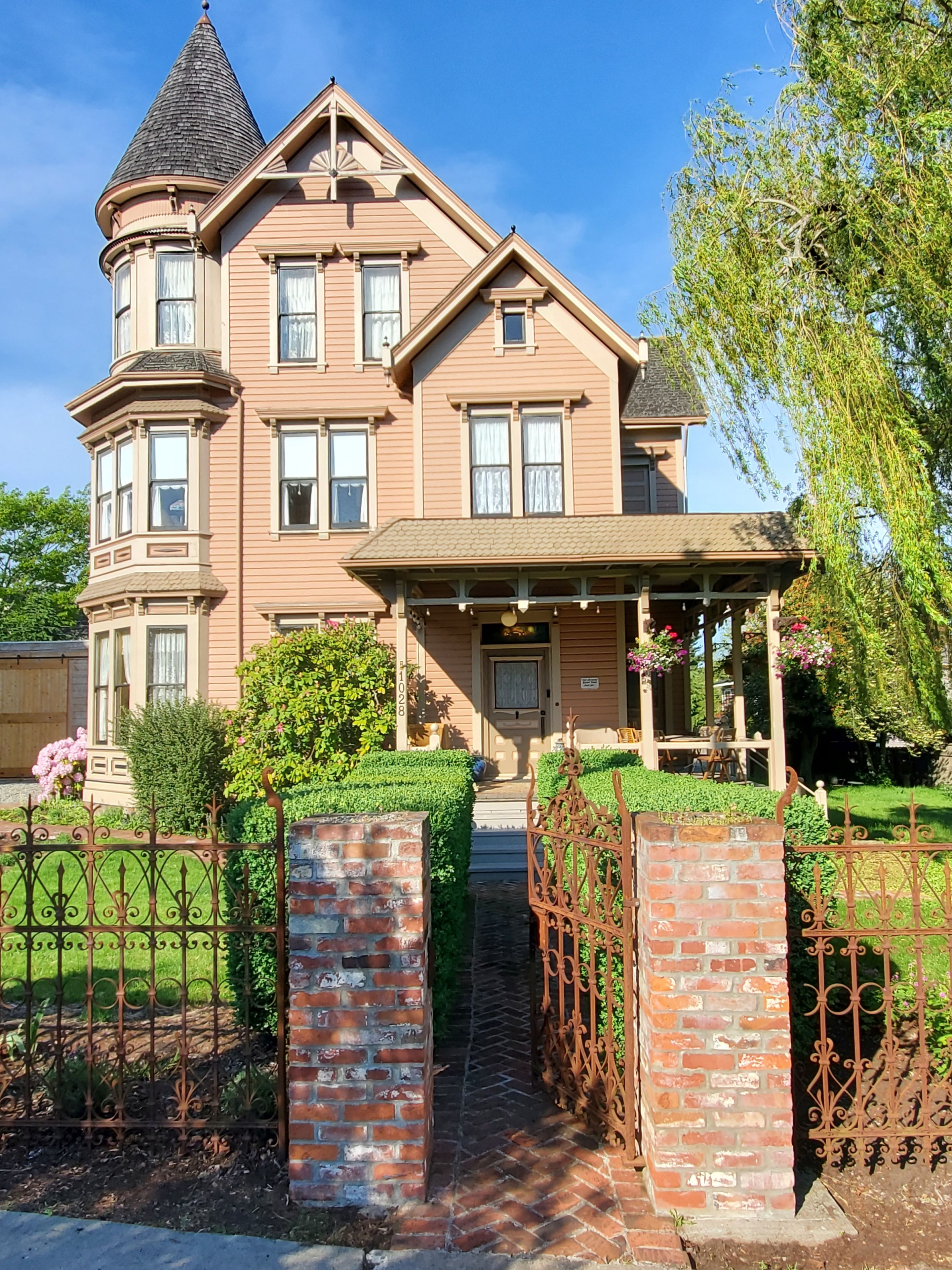 Exterior view from Tyler Street: The Adams Pragge House Bed & Breakfast, Port Townsend WA